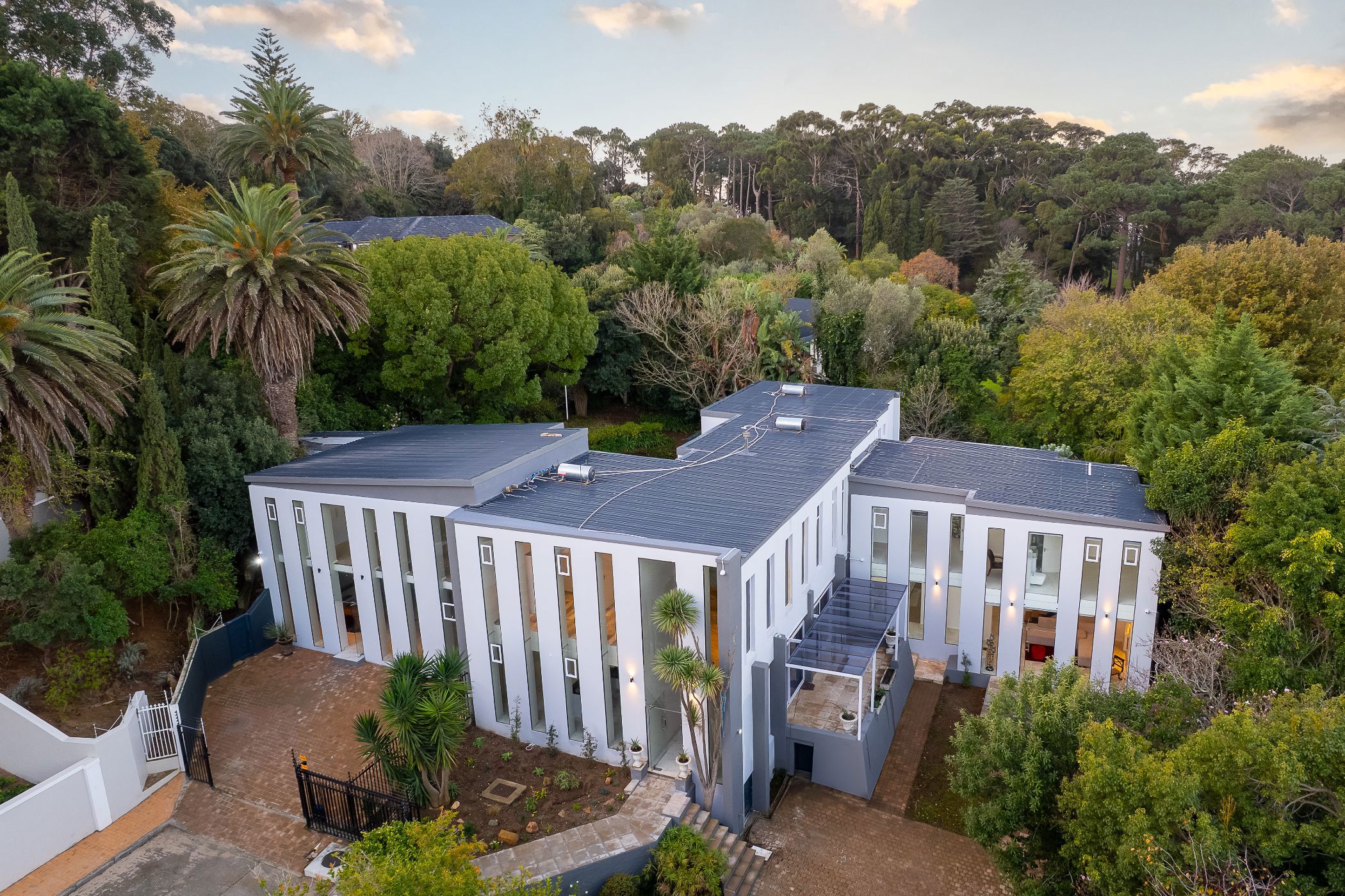 15 bedroom house for sale in Bishopscourt