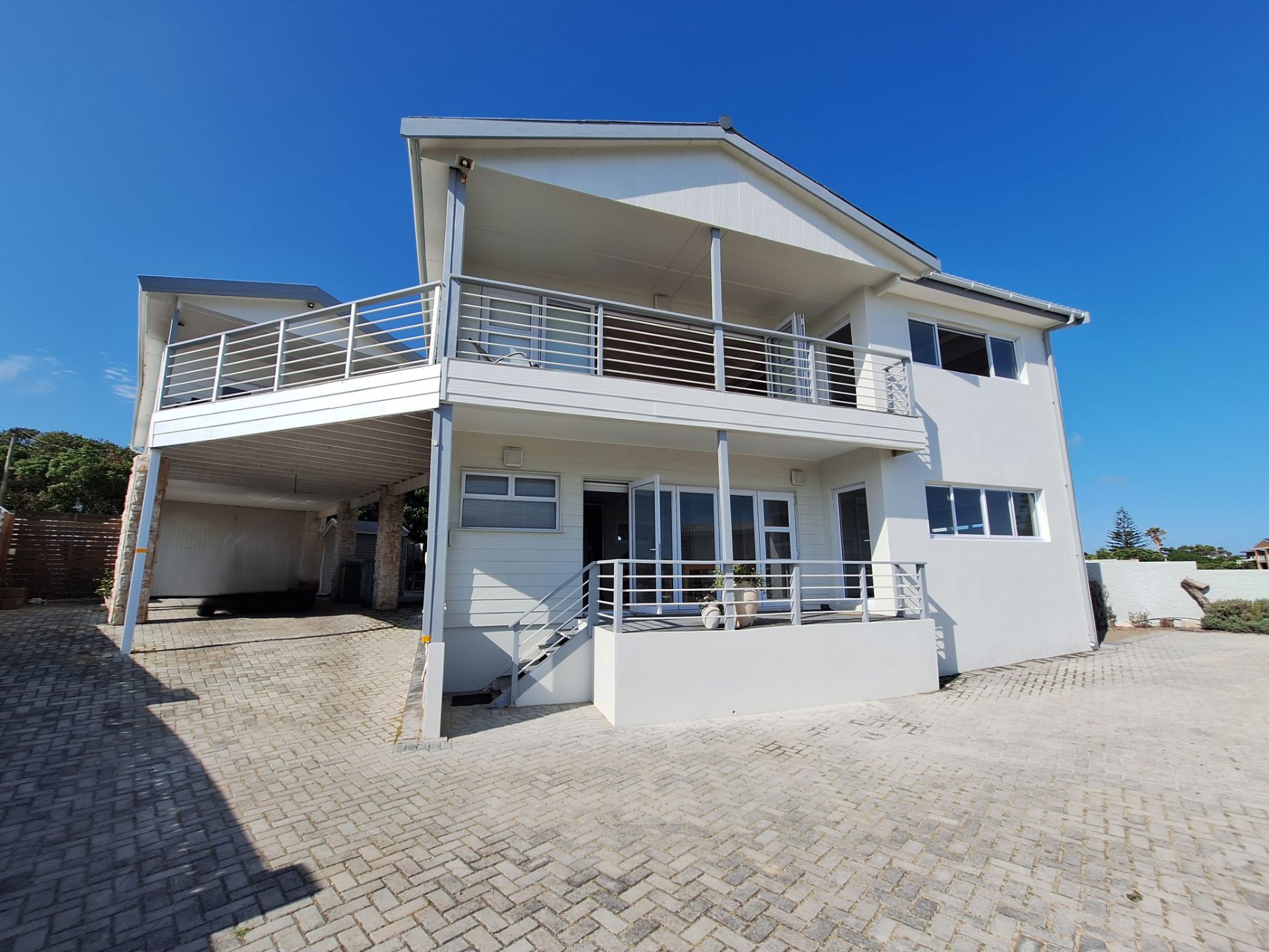 5 bedroom house for sale in Sandbaai