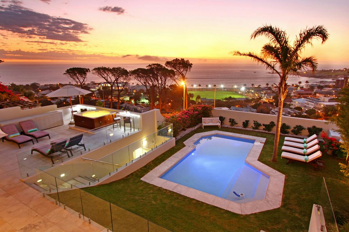 6 bedroom house to rent in Camps Bay