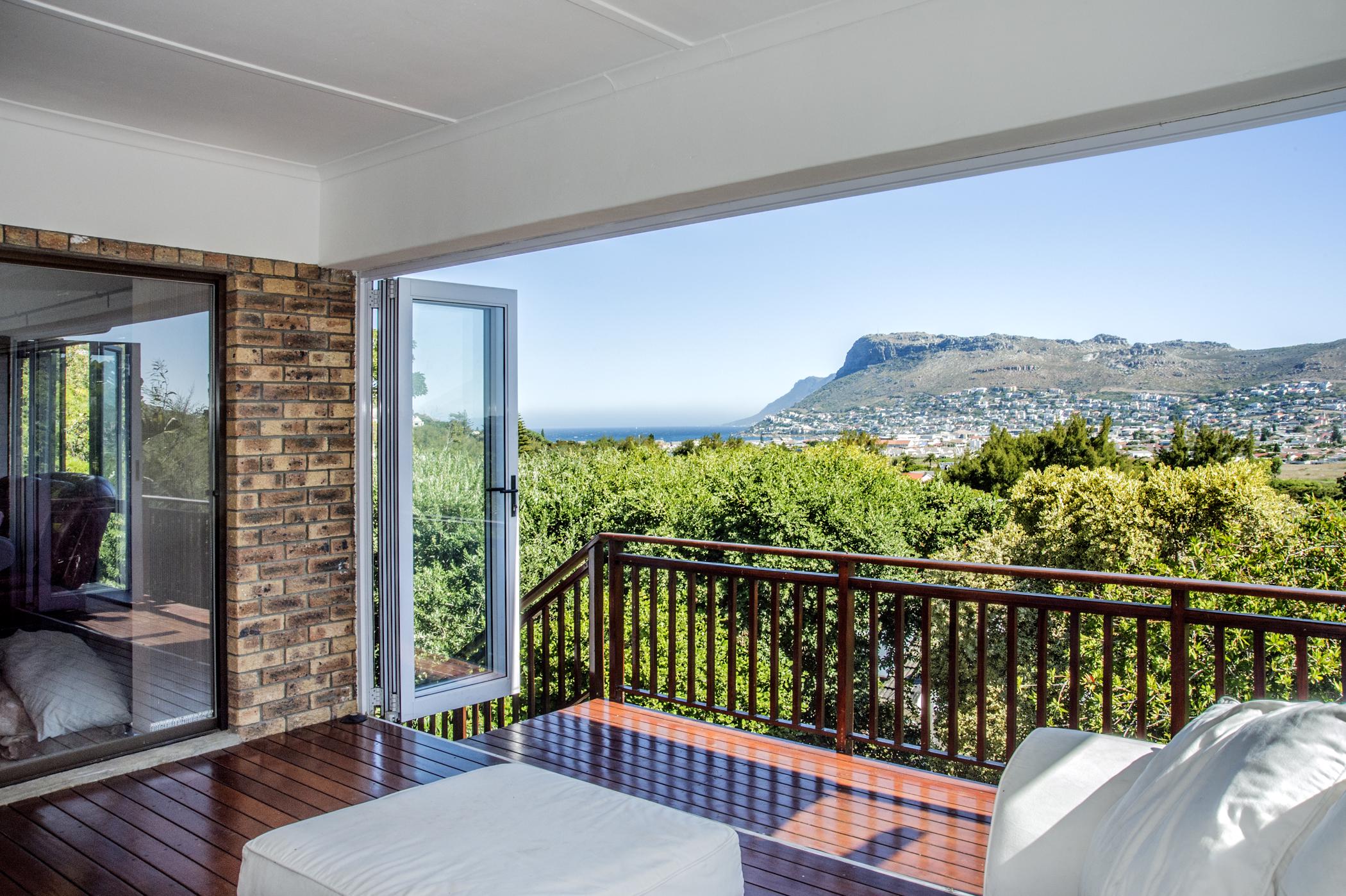 3 bedroom house for sale in Clovelly (Cape Town)