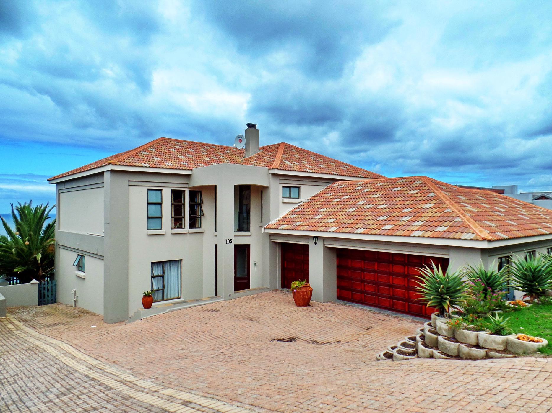 6 bedroom house to rent in Mossel Bay Golf Estate