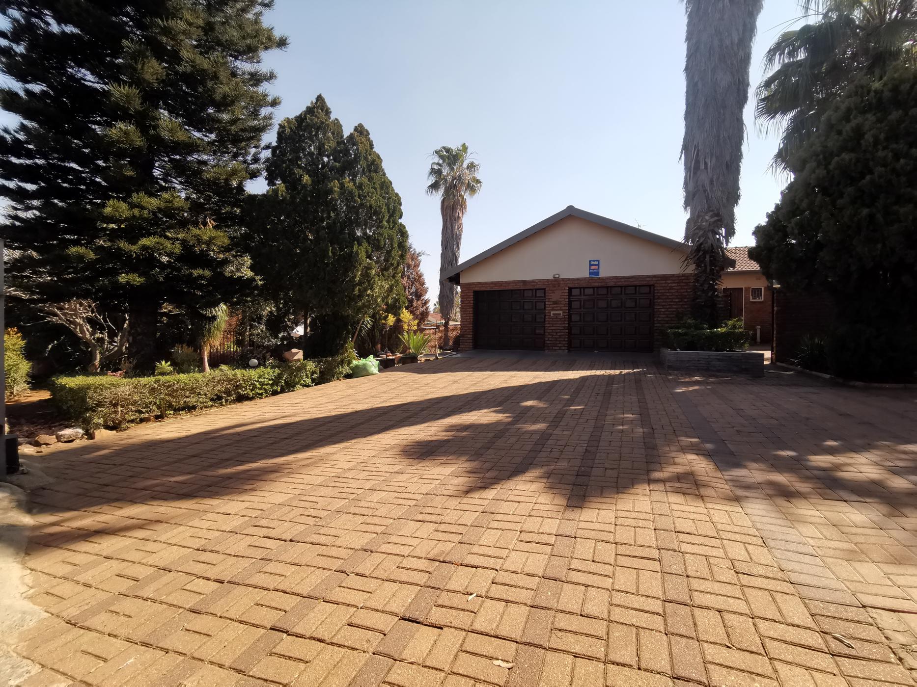 4 bedroom house for sale in Bendor Park