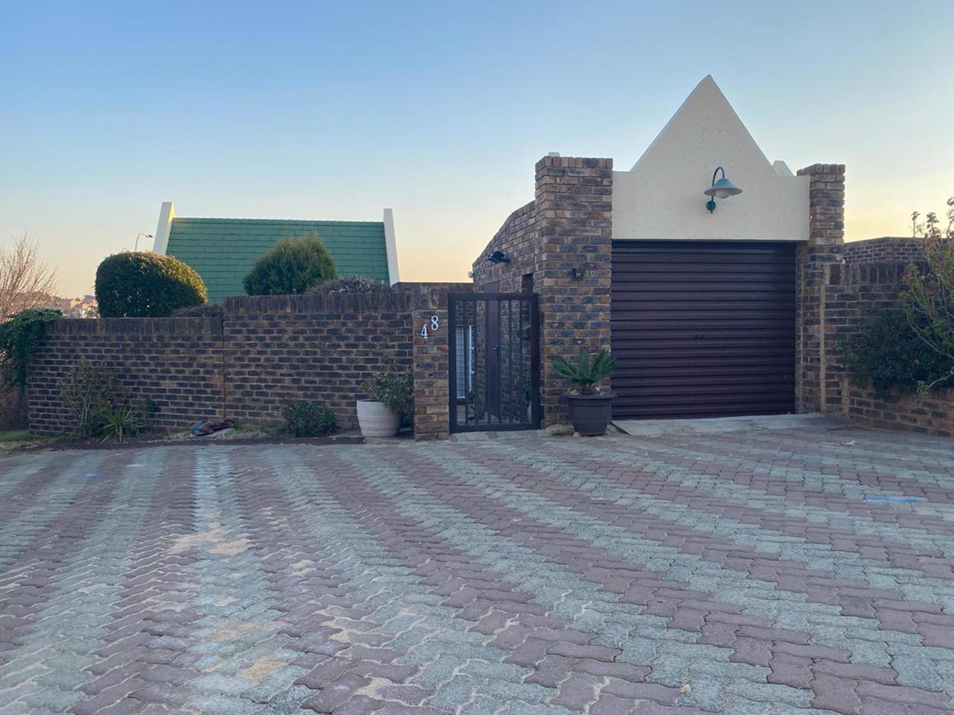 2 Bedroom Security Complex Home For Sale | Oakdene (Johannesburg ...