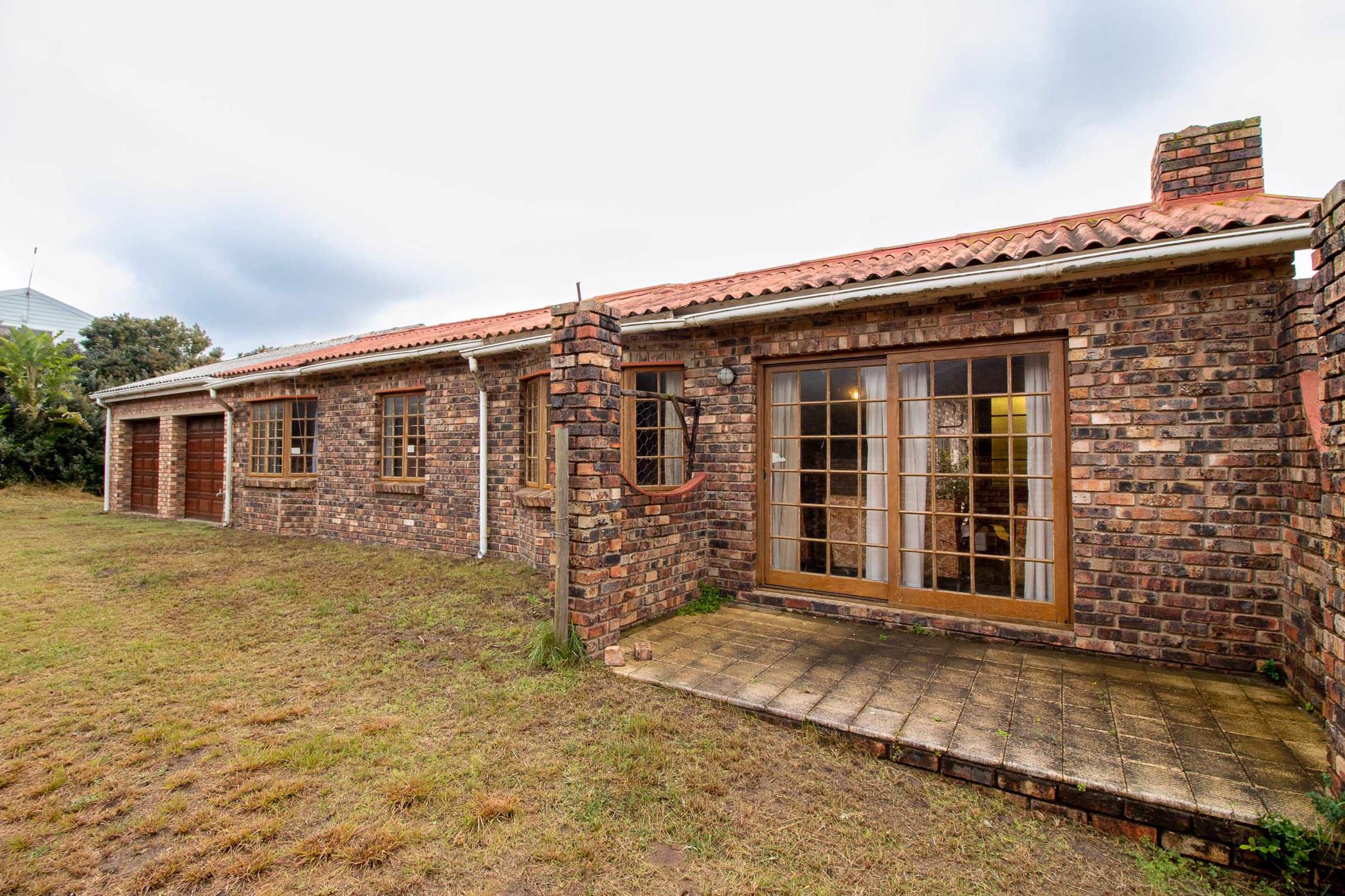 2 bedroom house for sale in Cannon Rocks
